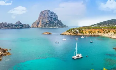 Explora Ibiza desde tu Velero