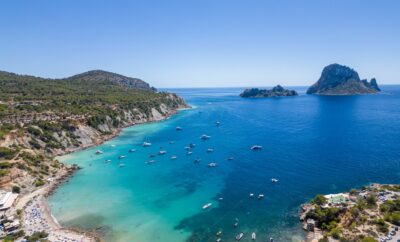 Navegar en Ibiza: Mejores destinos para alquilar un barco