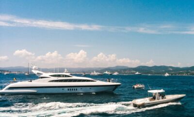 Alquiler de yates en Ibiza: La Experiencia de navegar en el paraíso